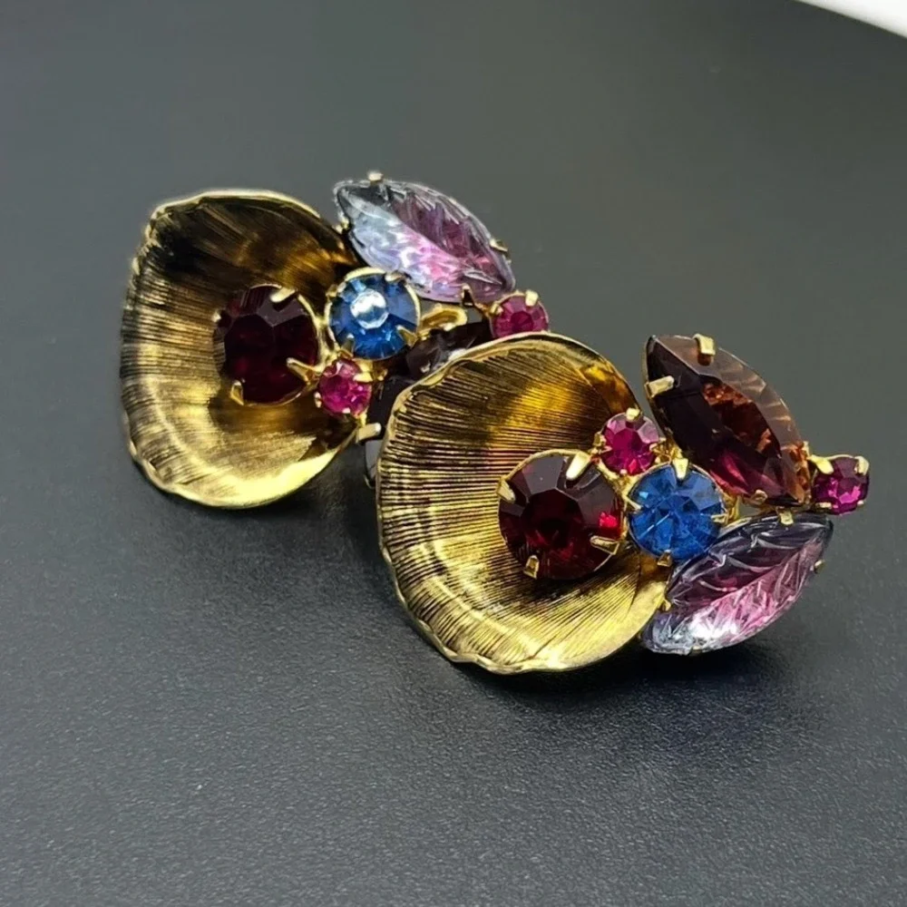 Vintage ? Juliana Gold Tone Rhinestone Fan Clip on Earrings: Purple Givre‎ Glass